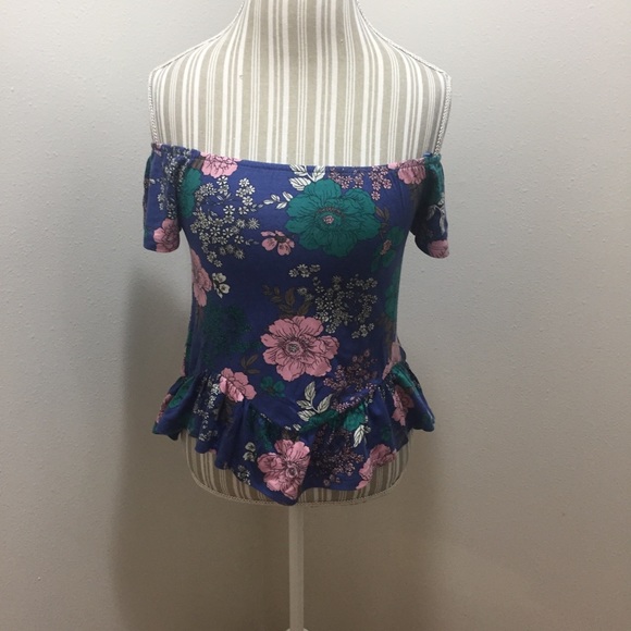 one clothing Tops - NWOT One Clothing Off Shoulder Peplum Floral Top